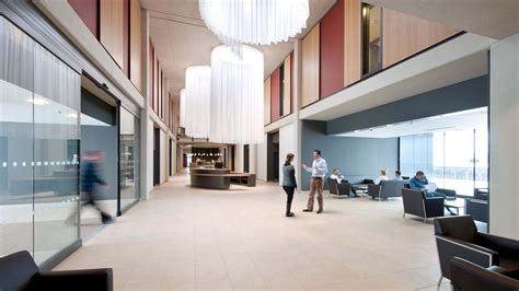 Circle Bath Hospital by Foster+Partners: A Hospital Building with An Emphasis on Natural Light ...