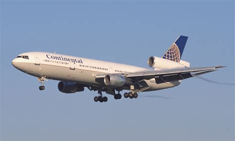 File:Continental Airlines DC-10.jpg - Wikipedia