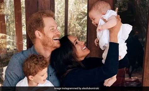 Meghan Markle, Prince Harry Share First Photo Of Daughter Lilibet On ...