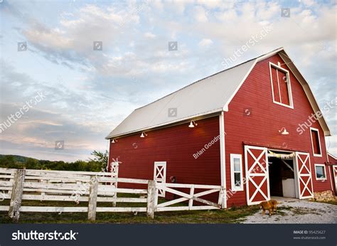 Old Red Barn On Farm Stock Photo 95425627 | Shutterstock