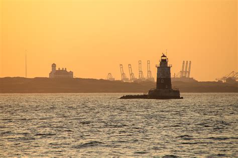 Lighthouse Known As Robbins Reef Stock Photo - Download Image Now - Building Exterior, City ...