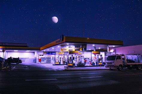 Sky night places moon starry stars gas station posto gasolina lua aesthetic noite vibes alone ...