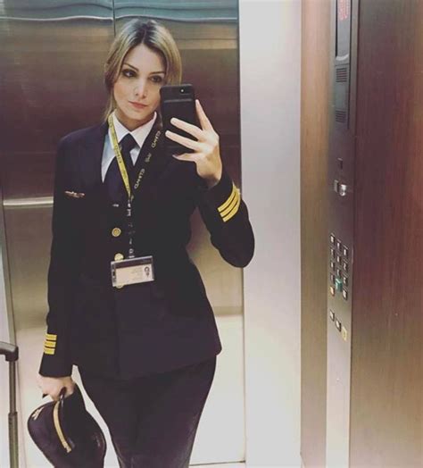 Selfie | Ropa, Ropa de moda, Pilotos de avion