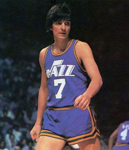 Pete Maravich playing for the New Orleans Jazz | Basketball jones, Basketball legends, Sports hero