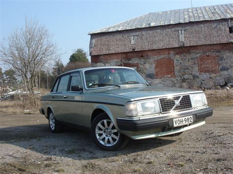 1980 Volvo 240 - Information and photos - MOMENTcar