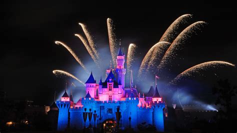 Hong Kong Disneyland® Resort Vacation Packages | Expedia.ca