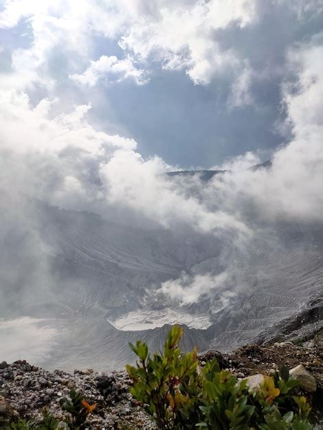 Premium Photo | Tangkuban perahu crater