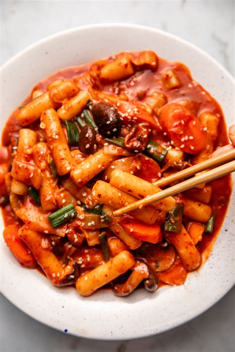 Vegan Tteokbokki with Vegetables | Spicy Korean Rice Cakes (떡볶이) | Recipe in 2021 | Food ...