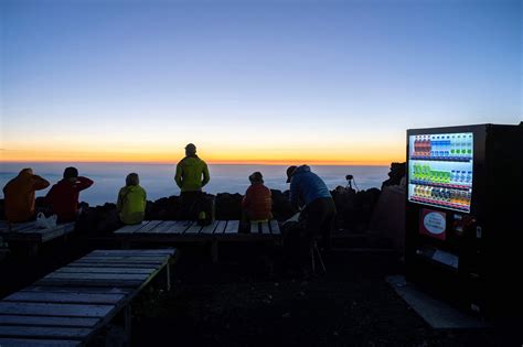 Sunrise above the clouds: Mount Fuji once again mesmerizes hikers ...