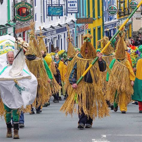 Holly top 10 Irish Christmas traditions | Ireland Before You Die