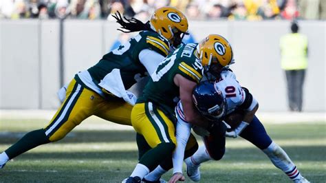 Packers stay atop NFC North, knock off Bears - NBC Sports