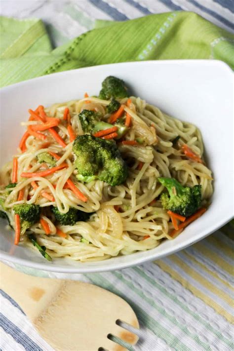 Vegan Lo Mein Noodles with Vegetables - Veggie Fun Kitchen