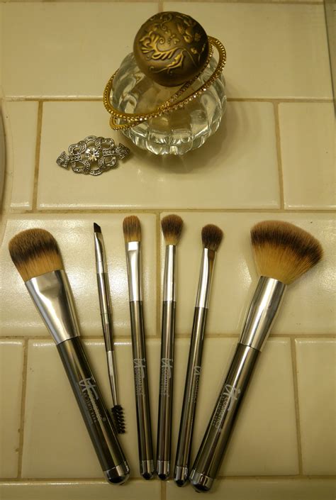 It Cosmetics Brushes (Feel/See/BELIEVE) • GirlGetGlamorous