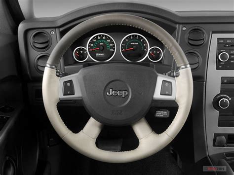 2009 Jeep Commander: 11 Interior Photos | U.S. News