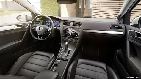 2017 Volkswagen e-Golf - Interior | Caricos