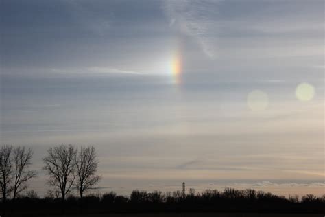 'Sun dogs,' upside-down rainbows spotted in Windsor sky | CBC News