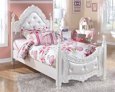 Exquisite Twin Padded Poster Bed - SpeedyFurniture.com