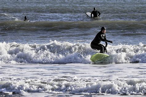 Tulsi Gabbard surfs in NEW HAMPSHIRE in 'winter wetsuit' | Daily Mail Online