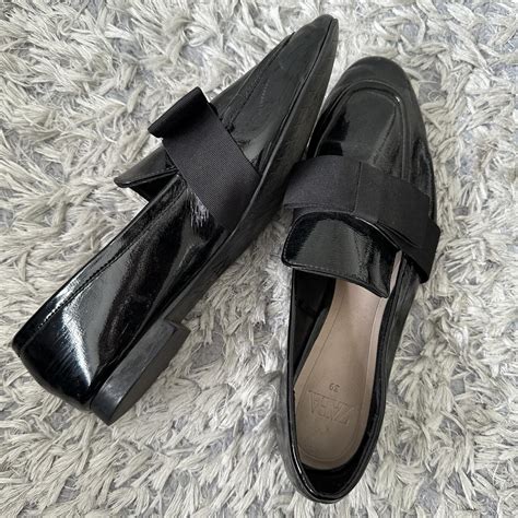 Zara basic flats worn once - Depop