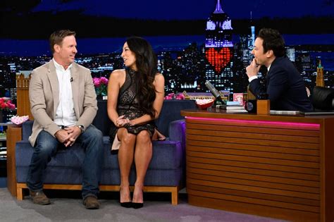 'Fixer Upper' Star Joanna Gaines Shuts Down 'Tonight Show' In A Lace Dress