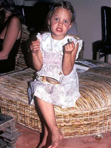 35 Adorable Angelina Jolie's Childhood Photos From the 1970s and Early ...