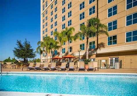 DoubleTree by Hilton Hotel Modesto Pool Pictures & Reviews - Tripadvisor