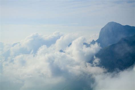 White Clouds over the Mountain · Free Stock Photo