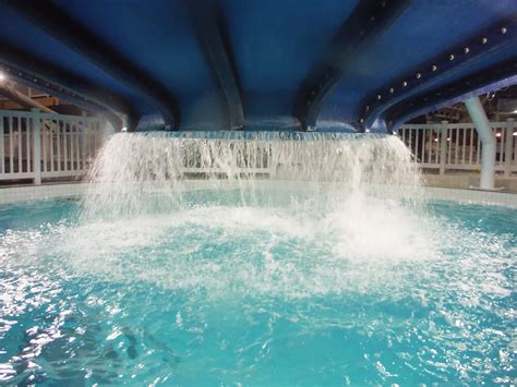 » #ExploreEdmonton: Staycation at the West Edmonton Mall World Water Park