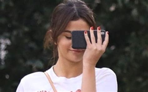 Selena Gomez Reveals When She Snapped & Deleted All Her Social Media Apps