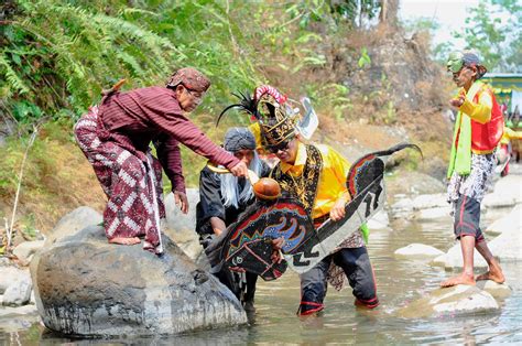 Premium Photo | Several people are carrying out the ritual of bathing kuda lumping in the river