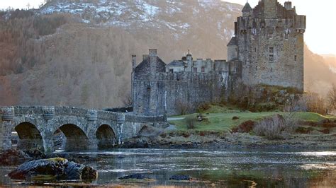 Eilean Donan Castle HD Wallpaper: A Majestic Man-Made Marvel