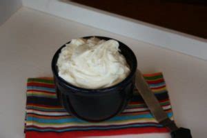 Homemade Marshmallow Creme Frosting - The Happy Housewife™ :: Cooking