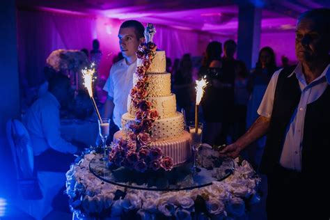 Free picture: wedding cake, wedding venue, spectacular, bartender, wedding, nightclub ...