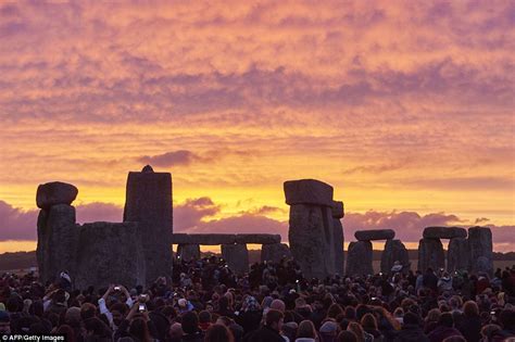 est100 一些攝影(some photos): Summer Solstice, pagan, at Stonehenge, in Wiltshire. 夏至, 異教徒, 巨石陣