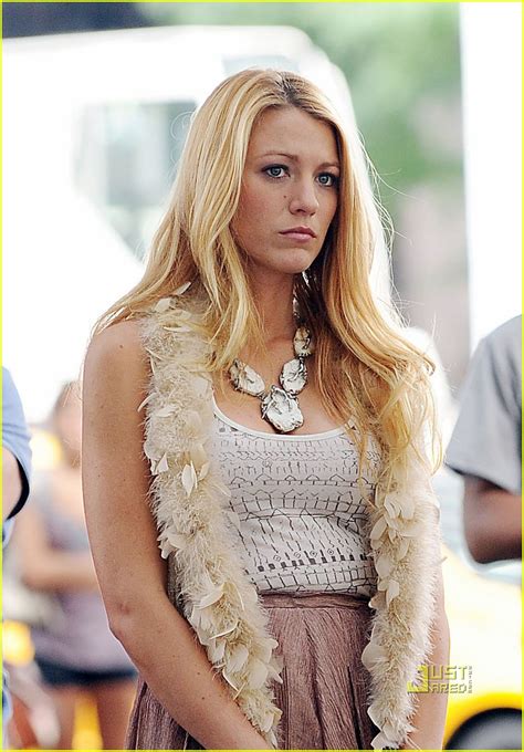 Image - Blake-lively-gossip-girl-set-giggles-08.jpg | Heroes Wiki ...