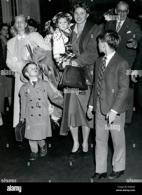 Actress Ingrid Bergman with her children in London Stock Photo - Alamy