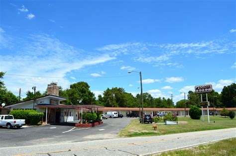 Motor Lodge: Holiday Motel, Fayetteville