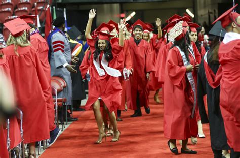 2016 UNLV graduates optimistic about the future | Las Vegas Review-Journal