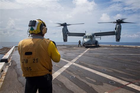 DVIDS - Images - U.S. Marines, Sailors conduct flight operations aboard ...