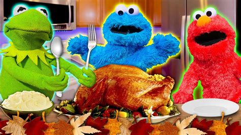 Kermit the Frog's Thanksgiving Cookoff! (Ft Elmo and Cookie Monster) *VERY MESSY* - YouTube