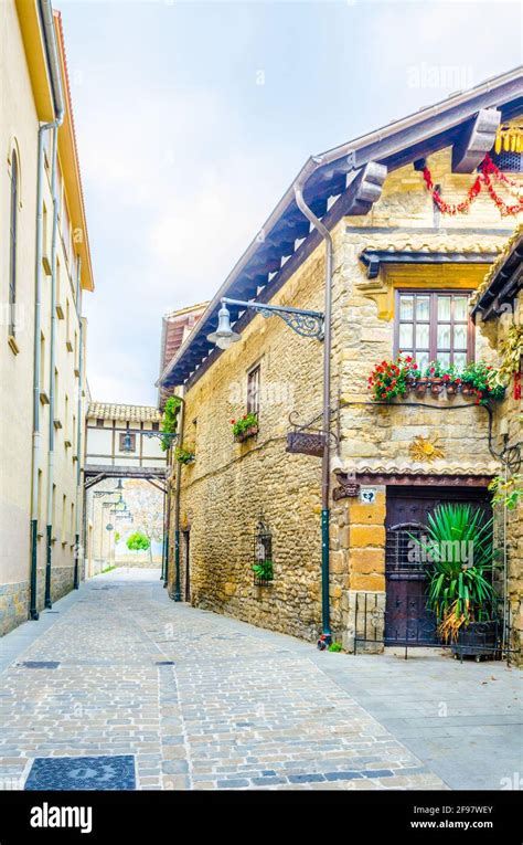 Pamplona architecture exterior old town hi-res stock photography and ...