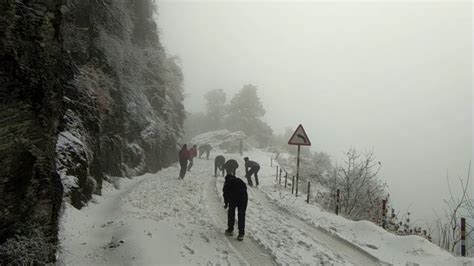 First Snowfall in Nainital 2018 - YouTube