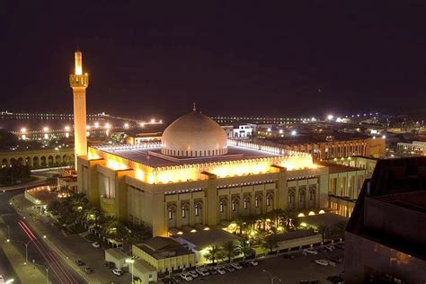 Al-Masjid al-Kabeer or the Grand Mosque of Kuwait - the biggest mosque ...