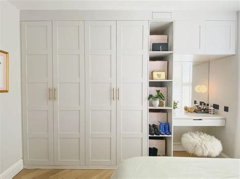 20 Stylish and Functional Bedroom Shelving Ideas