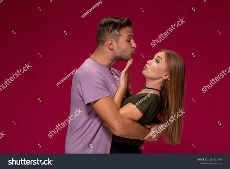 573 imágenes de Girl stopping from kissing - Imágenes, fotos y vectores de stock | Shutterstock