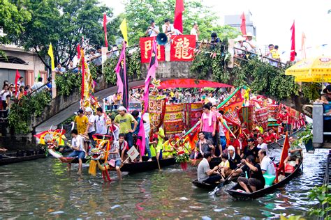 File:Dragon Boat Festival in Haiwei, Ronggui, 2011.jpg - Wikimedia Commons