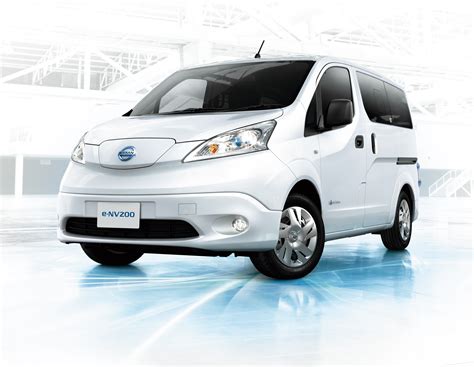 【新車】日産のEVバン「e-NV200」はバッテリーを大きくして航続距離300kmを実現 | clicccar.com(クリッカー)