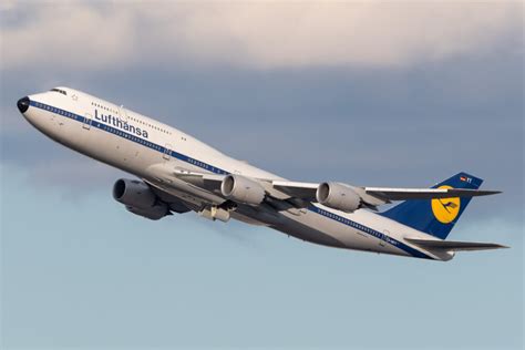 Lufthansa Flies First Boeing 747-8 Flight To Palma De Mallorca - Simple Flying