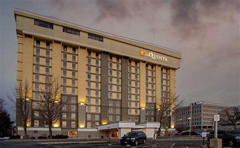 La Quinta Inn & Suites by Wyndham Springfield MA | Springfield, MA Hotels