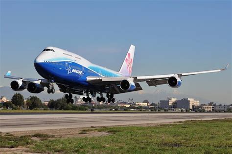 China Airlines Boeing 747-400 in Dreamliner colours [Credit ...